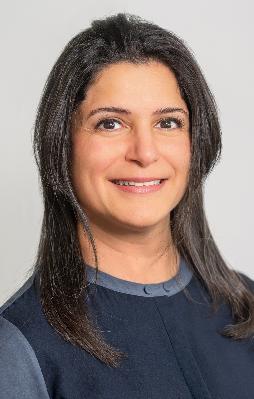 Portraitfoto der sympatischen Praxismanagerin Maha Hasafa